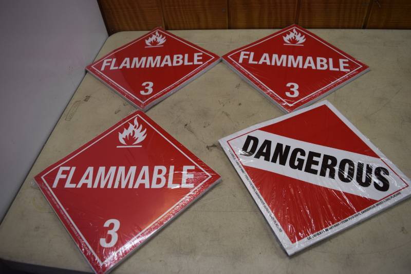 lot 403 image: 100 Vinyl Placard Labels