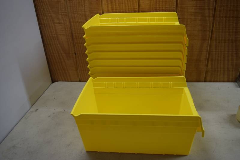 lot 413 image: 8 Quantam Storage Bins