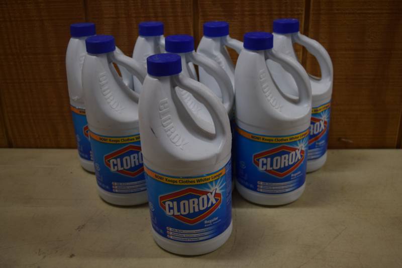 lot 453 image: 8 Half Gallon Bottles Clorox Bleach