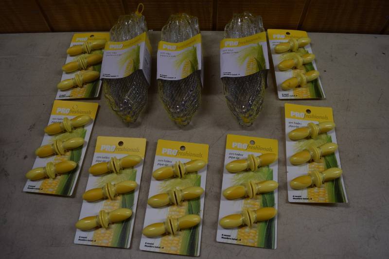 lot 465 image: Corn on the Cob Kitchen Tools