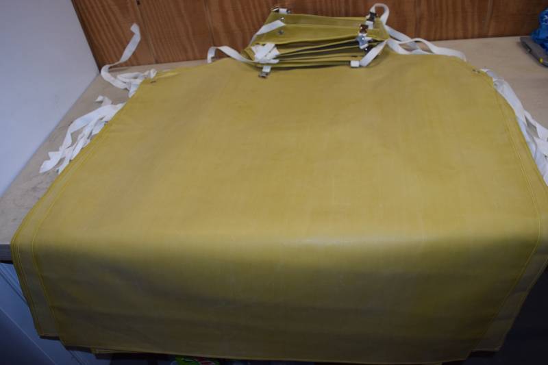 lot 476 image: 12 Large Vinyl Aprons