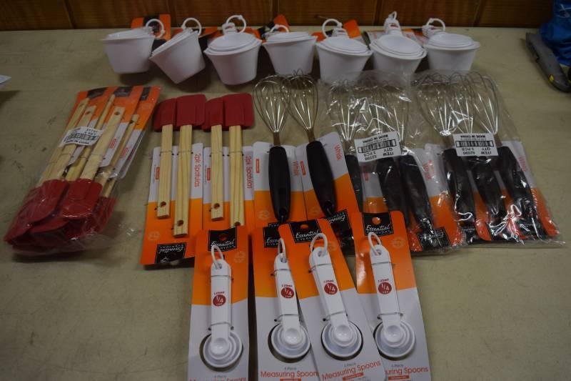 lot 460 image: Kitchen Tools