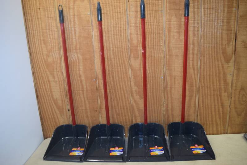 lot 488 image: 4 O Cedar Stand Up Dustpans