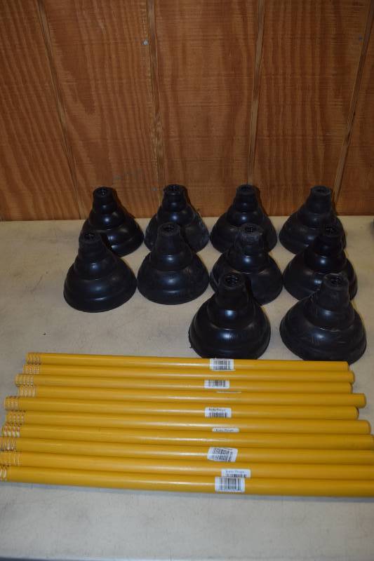 lot 487 image: 10 Korky Plungers