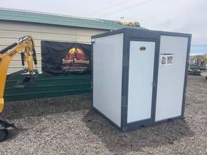 lot 1010 image: Portable Mobile Toilet and Shower Unit with Sink