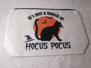lot 2820 image: Hocus Pocus Halloween Cat Makeup Bag