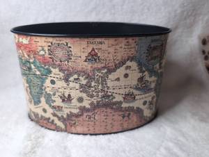 lot 2826 image: World Map Decorative Metal Tin&nbsp