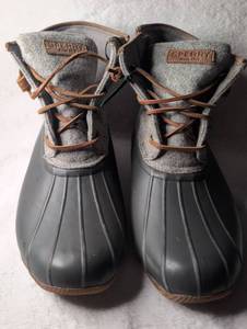 lot 2863 image: Sperry Womens Duck Boots - Size 11M