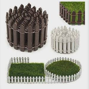 lot 2809 image: Miniature Picket Fence Set - White and Brown Model Railroad Fencing