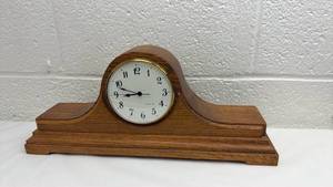 lot 20 image: Wooden Mantel Clock with Quartz Movement