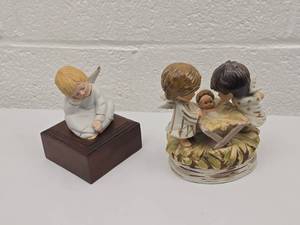 lot 26 image: Christmas Nativity Music Box Set with Angel and Holy Family