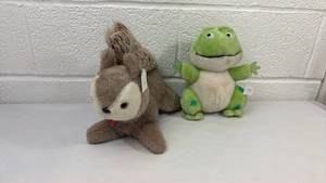lot 38 image: Plush Stuffed Animal Set - Brown Squirrel and Green Frog