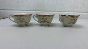 lot 56 image: Floral Pattern Porcelain Tea Cup Set