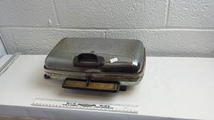 lot 62 image: General Electric Automatic Waffle Baker