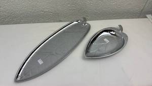 lot 70 image: Chrome Leaf Shaped Serving Platter Set