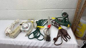 lot 93 image: Electrical Extension Cords and Timer Bundle