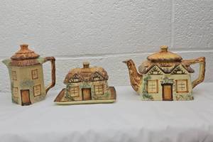 lot 100 image: Cottage House Shaped Ceramic Tea Set