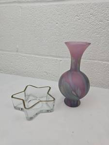 lot 102 image: Glass Vase and Star Bowl Set