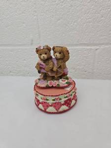 lot 104 image: Teddy Bear Couple Musical Box with Rose Decorations