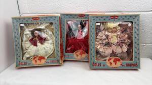 lot 124 image: Dolls of All Nations International Cultural Doll Collection