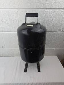 lot 146 image: Charcoal Grill with Cooking Grate