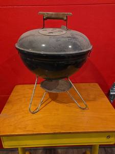 lot 162 image: Weber Kettle Charcoal Grill with Lid and Stand