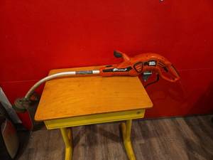 lot 164 image: Black & Decker GrassHog XP GH1000 Electric String Trimmer