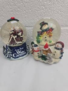 lot 188 image: Christmas Snow Globe Collection with Musical Base