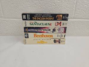 lot 195 image: Classic VHS Movie Collection - 5 Films