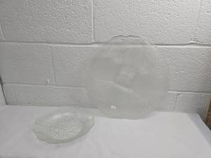 lot 220 image: Frosted Glass Serving Plates with Floral Pattern