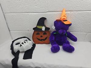 lot 230 image: Halloween Decoration Bundle with Teddy Bear and Masks