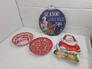 lot 240 image: Christmas Holiday Decorative plastic trays and wall hanging