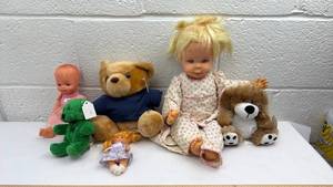 lot 248 image: Mixed Doll and Teddy Bear Collection