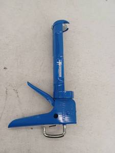 lot 13489 image: Newborn Caulk Gun
