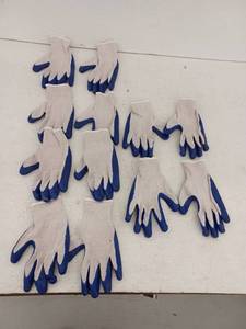 lot 13525 image: Miscellaneous Lot Of Gloves