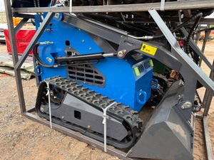 lot 5133 image: Unused ZJG Mini Skid Steer Loader (ZJG-380)