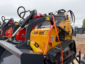 lot 5143 image: Unused ZJG Mini Skid Steer Loader (ZJG-380)