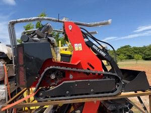 lot 5002 image: Unused SDLANCH Ride-On Skid Steer Loader w Canopy (SSL580)