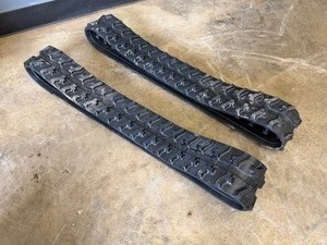 lot 5180 image: Unused ZJG Rubber Track Set of 2 (180x72x37)