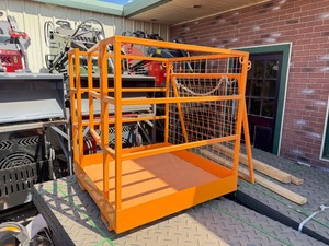lot 5399 image: Unused Land Honor 43x 45Forklift Safety Cage (LHR-FSC43)