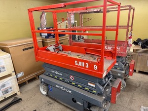 lot 5406 image: Skyjack Scissor Lift