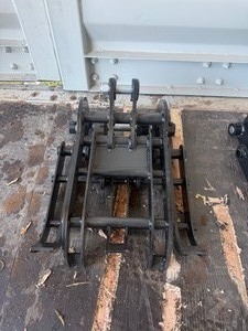 lot 5078 image: Unused SDLANCH Mini Excavator Wooden Fork Grab Attachment