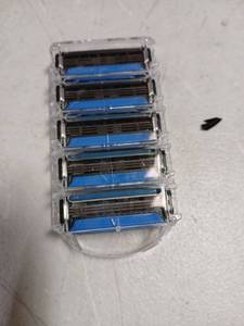 lot 33533 image: Multi-Blade Razor Cartridge Refills Pack of 5 - Retail $15