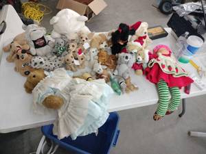 lot 20580 image: Lot of Miscellaneous Stuffed Animals