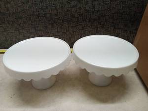 lot 56 image: Small Melamine Cake Stand - Spritz - Lot of 2