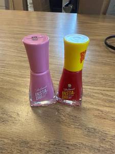 lot 4970 image: 2 Sally Hansen nail colors