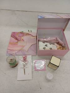 lot 13775 image: Mothers Day Gift Kit