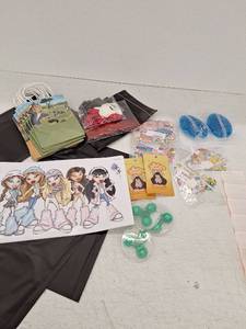 lot 13849 image: Miscellaneous Party Supplies