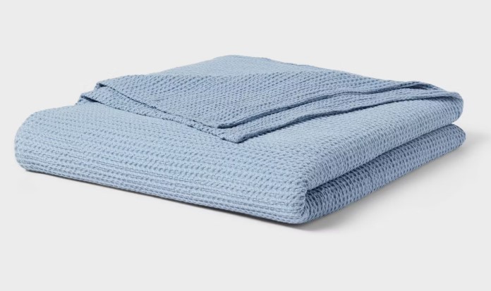 lot 1654 image: TENCEL Lyocell Waffle Bed Blanket Light Blue - Threshold UNKNOWN SIZE