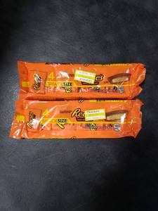 lot 1988 image: Reeses Peanut Butter Cups 4Ct 2 Pack BB 92026 - Retail $0